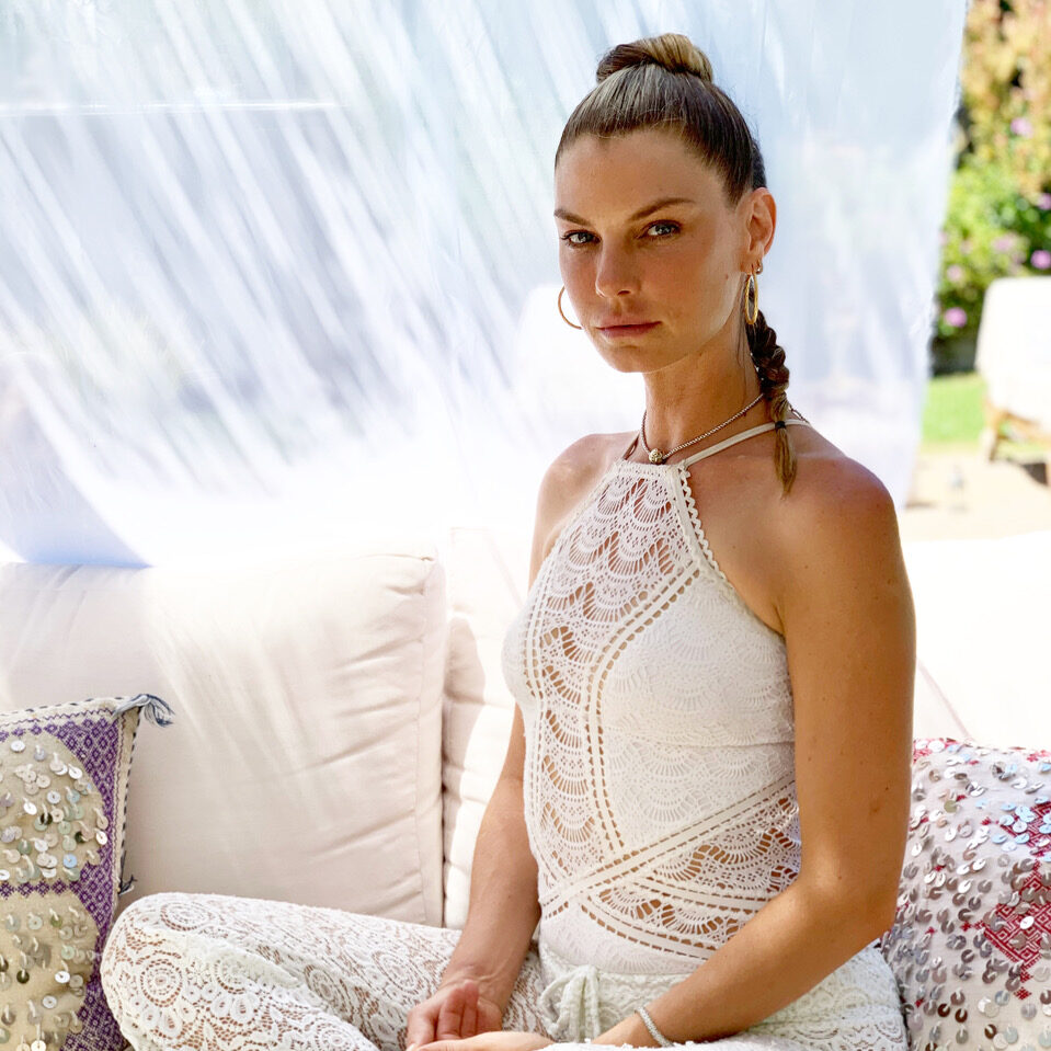 Angela Lindvall Headshot